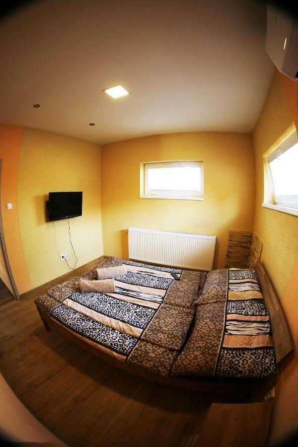 Štúrovo Apartmany Dimitra מראה חיצוני תמונה