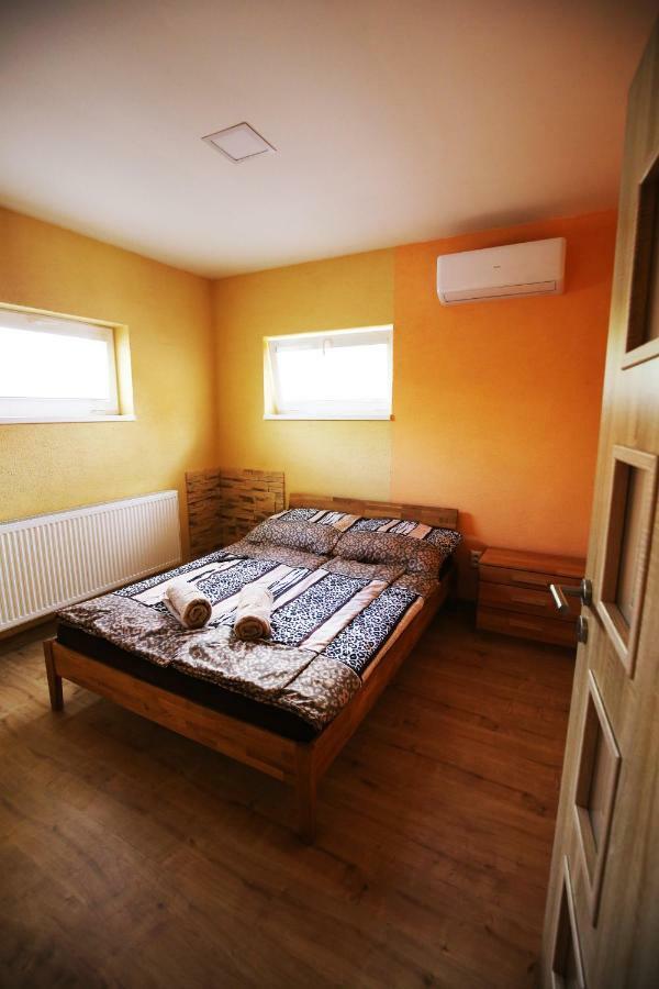 Štúrovo Apartmany Dimitra מראה חיצוני תמונה