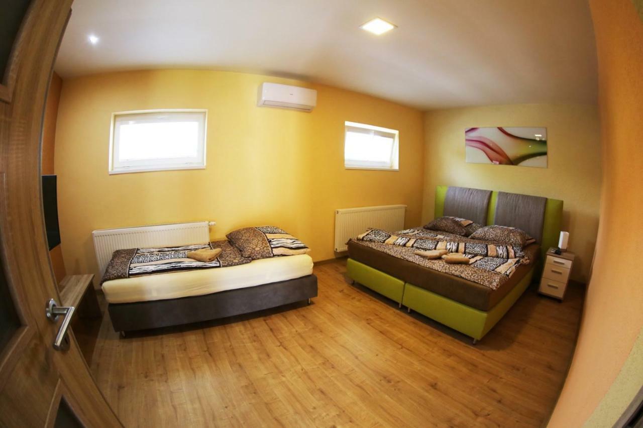Štúrovo Apartmany Dimitra מראה חיצוני תמונה
